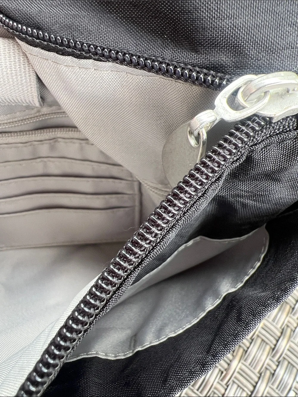 Baggallini Black Lightweight Messenger Crossbody